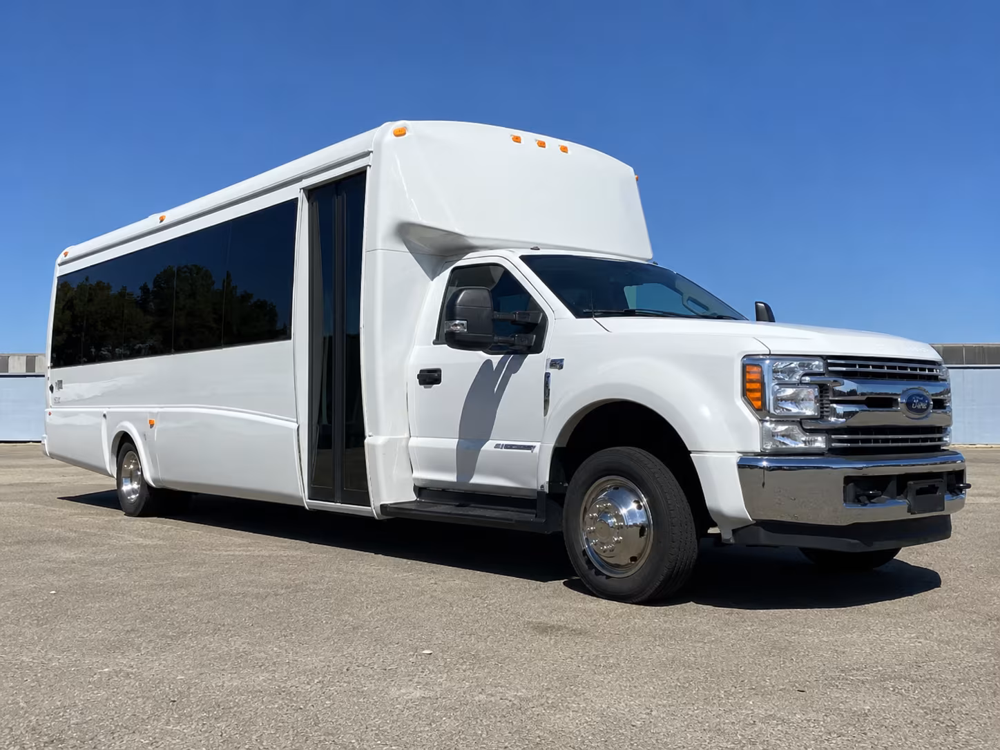 arrange transportation for your next corporate event 1