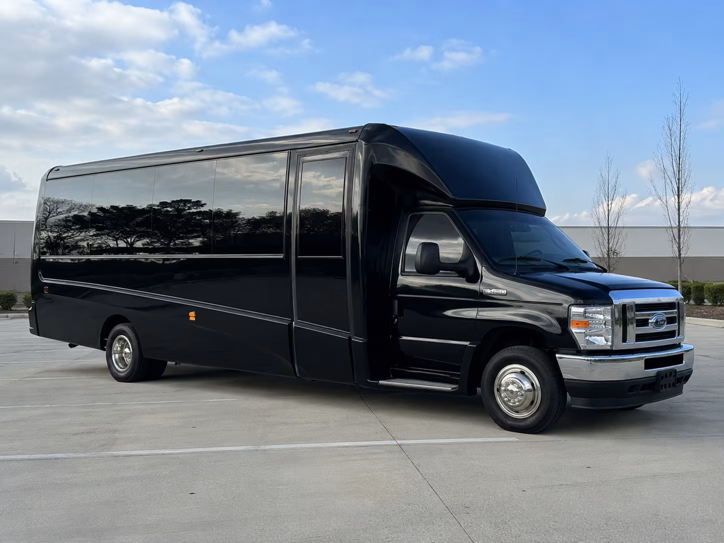 minibuses and party buses for tulsa oilers hockey games and arena events